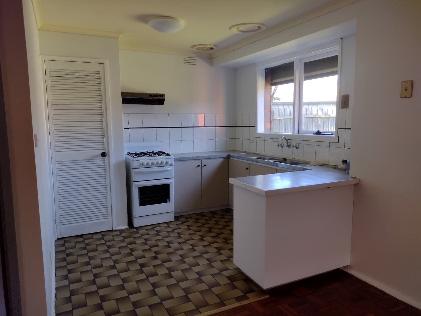 29 Lovell Drive, St Albans, VIC 3021, St Albans - Thumbnail 2