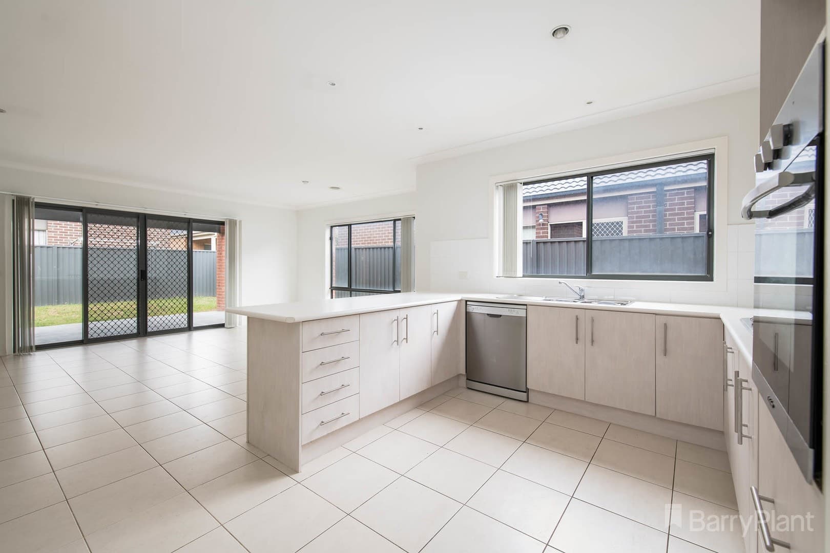 24 Joseph Banks Drive, Pakenham, VIC 3810, Pakenham - Thumbnail 4
