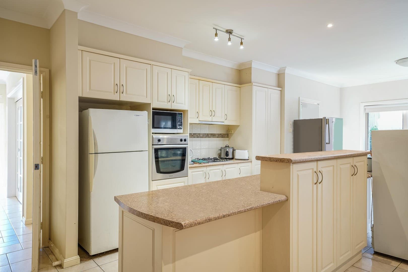 Room 4/45 Fogarty Avenue, Highton, VIC 3216, Highton - Thumbnail 2