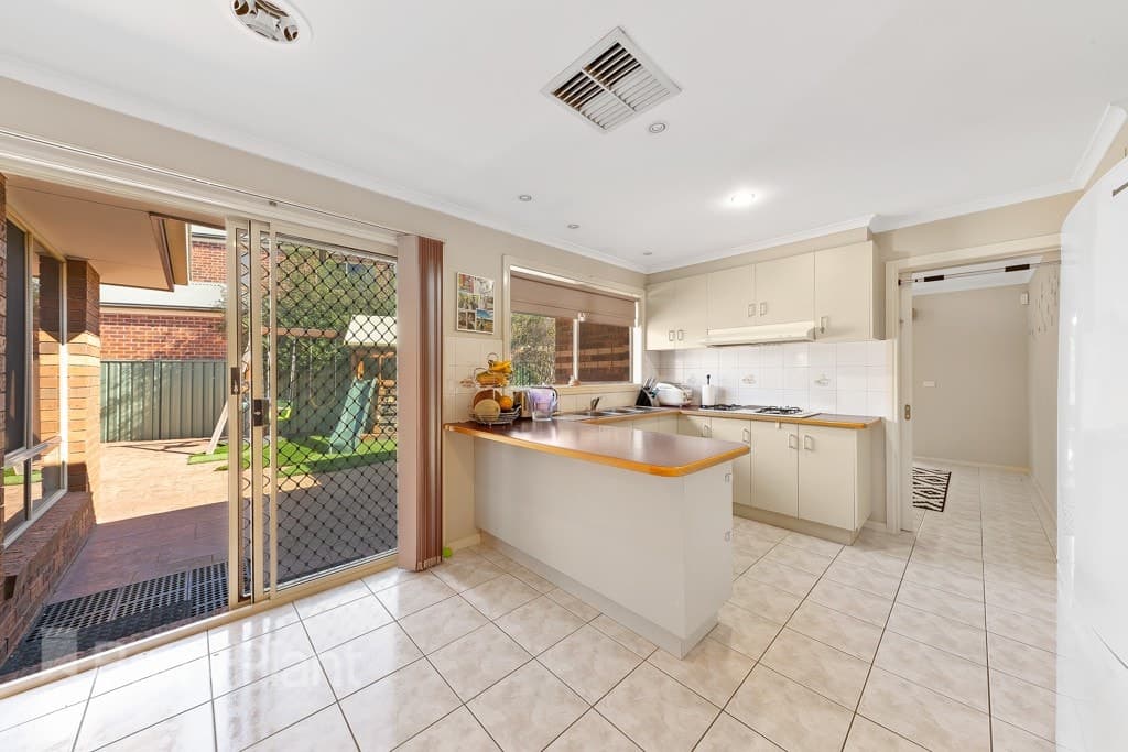 9 Northampton CrescentCaroline Springs, VIC 3023  - Leased, Caroline Springs - Thumbnail 3