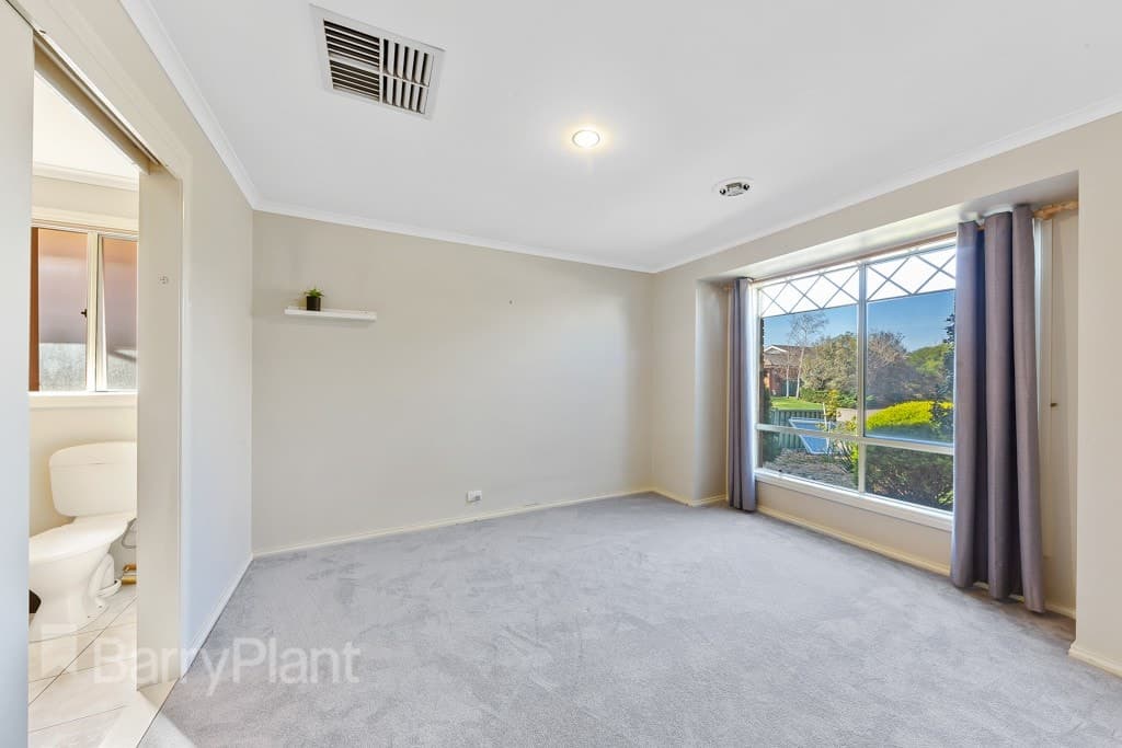 9 Northampton CrescentCaroline Springs, VIC 3023  - Leased, Caroline Springs - Thumbnail 5