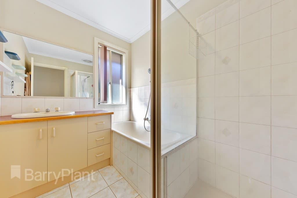 9 Northampton CrescentCaroline Springs, VIC 3023  - Leased, Caroline Springs - Thumbnail 7