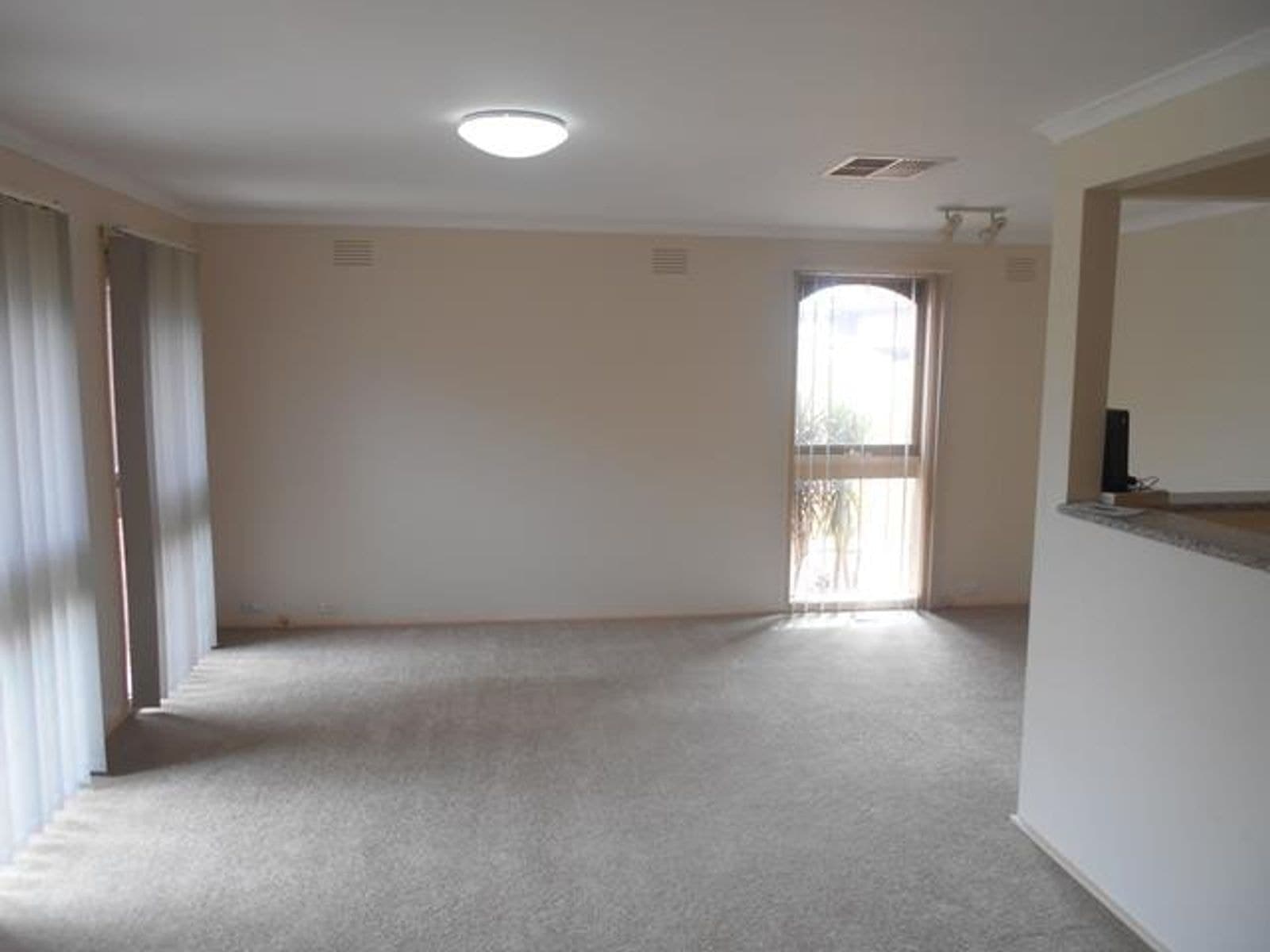 3 English Avenue, Scoresby VIC 3179, Scoresby - Thumbnail 2
