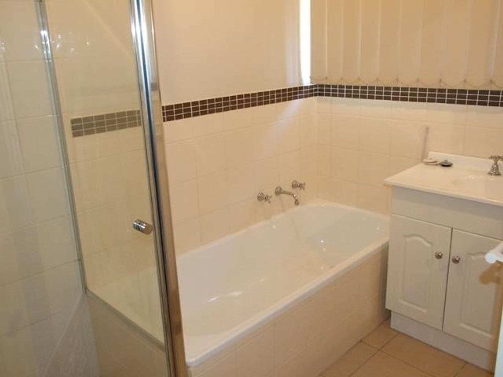 3 English Avenue, Scoresby VIC 3179, Scoresby - Thumbnail 5