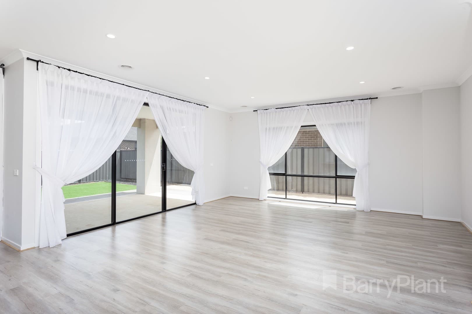 13 Derham Street, Point Cook, VIC 3030, Point Cook - Thumbnail 6