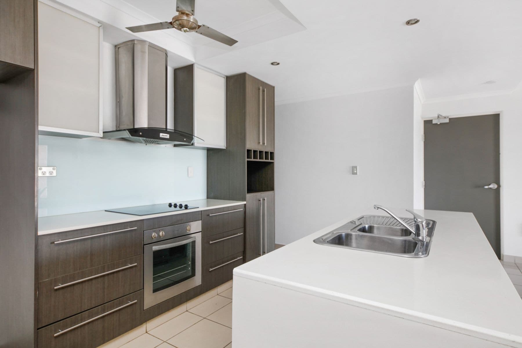 3/107 Woods Street, Darwin City NT 0800, Darwin City - Image 1