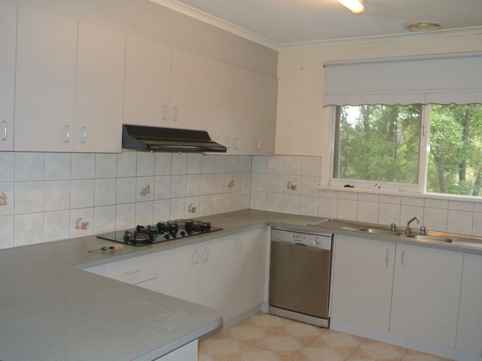 1 Corunna Court, Glen Waverley VIC 3150, Glen Waverley - Thumbnail 2
