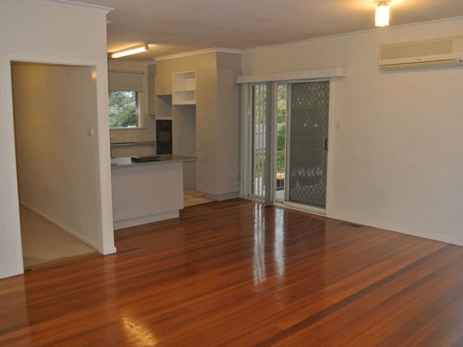 1 Corunna Court, Glen Waverley VIC 3150, Glen Waverley - Thumbnail 3