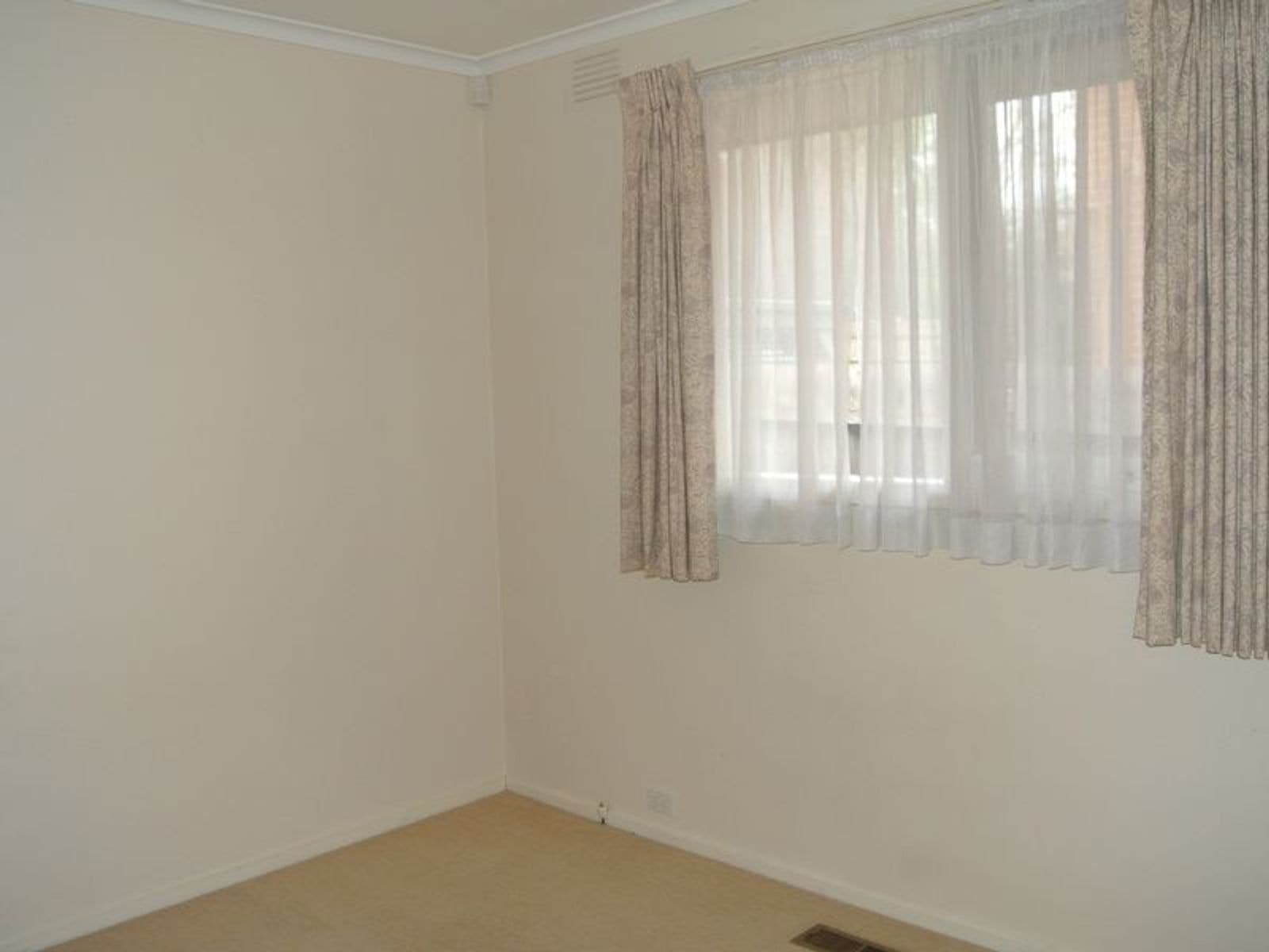 1 Corunna Court, Glen Waverley VIC 3150, Glen Waverley - Thumbnail 4