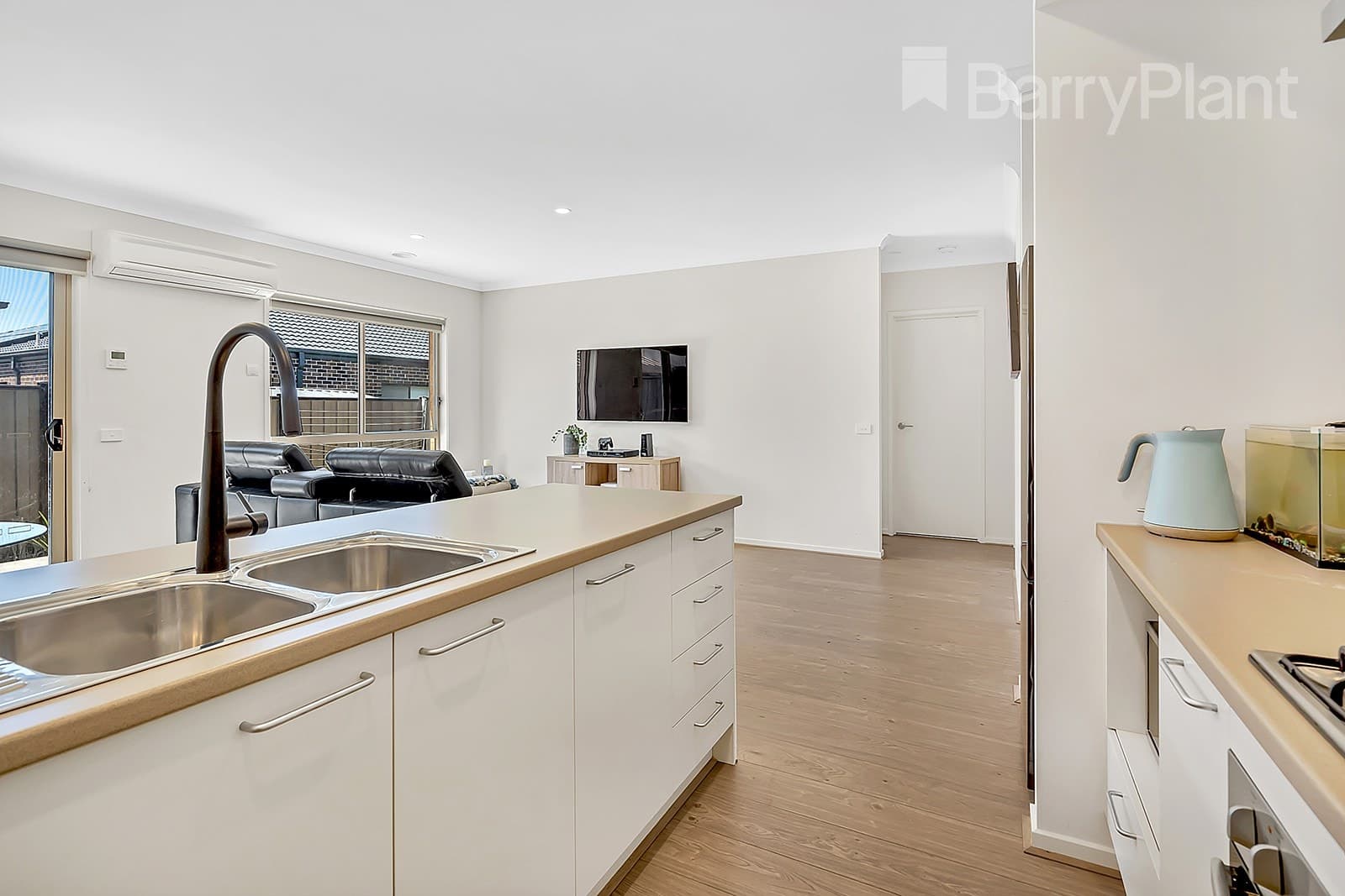 14 Bolwarra Street, Craigieburn, VIC 3064, Craigieburn - Thumbnail 4