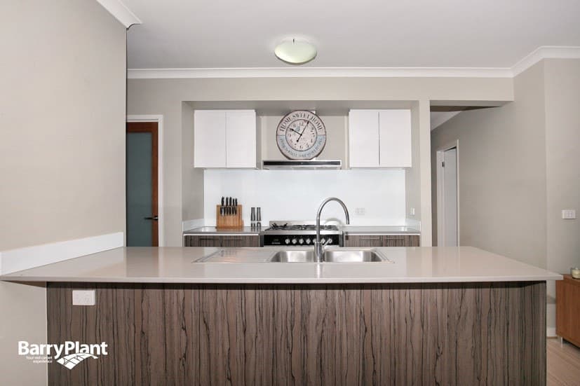10 Millicent Drive, Craigieburn, VIC 3064, Craigieburn - Thumbnail 4