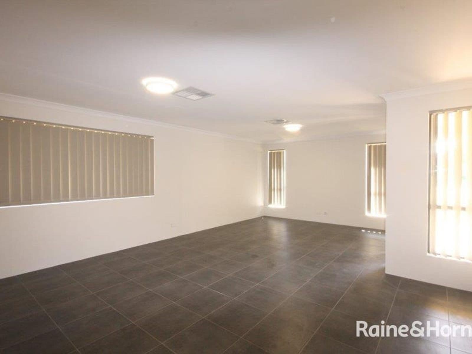 16 Kyogle Place, Armadale WA 6112, Armadale - Thumbnail 3