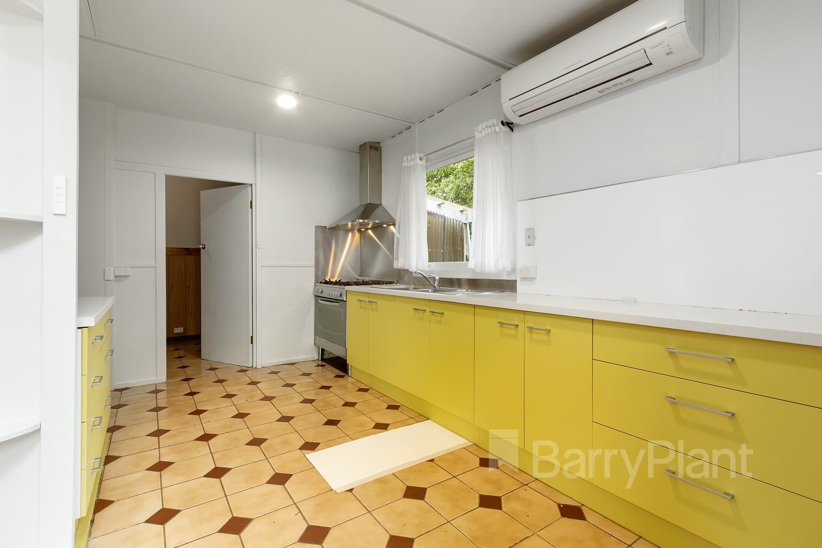 38 Anne Road, Knoxfield, VIC 3180, Knoxfield - Thumbnail 2