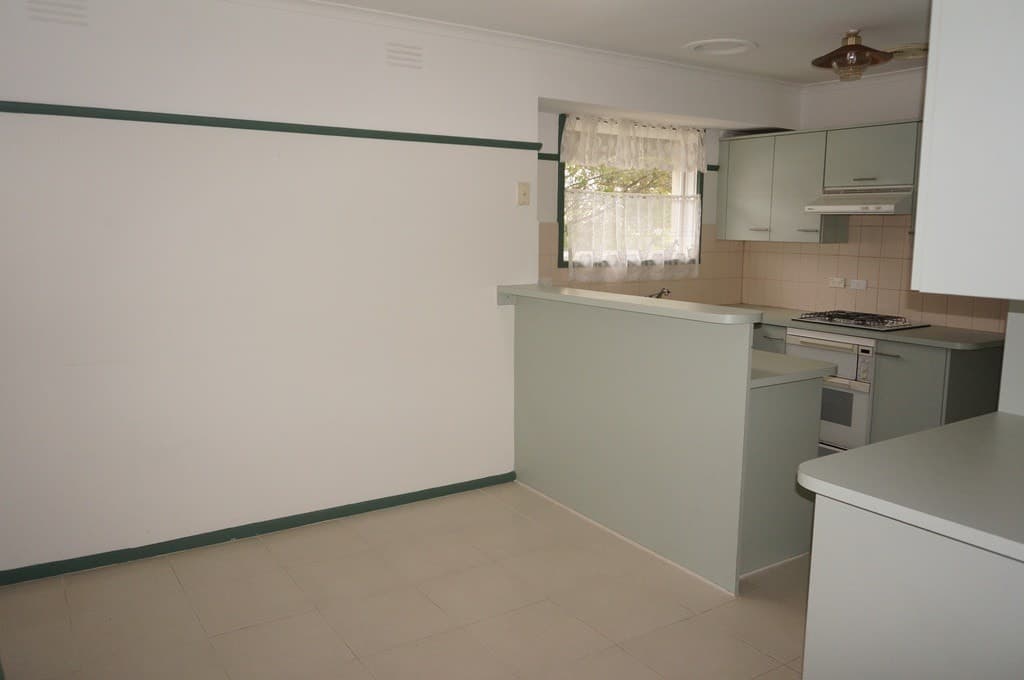 2 Drysdale Street, Sunbury, VIC 3429, Sunbury - Thumbnail 3