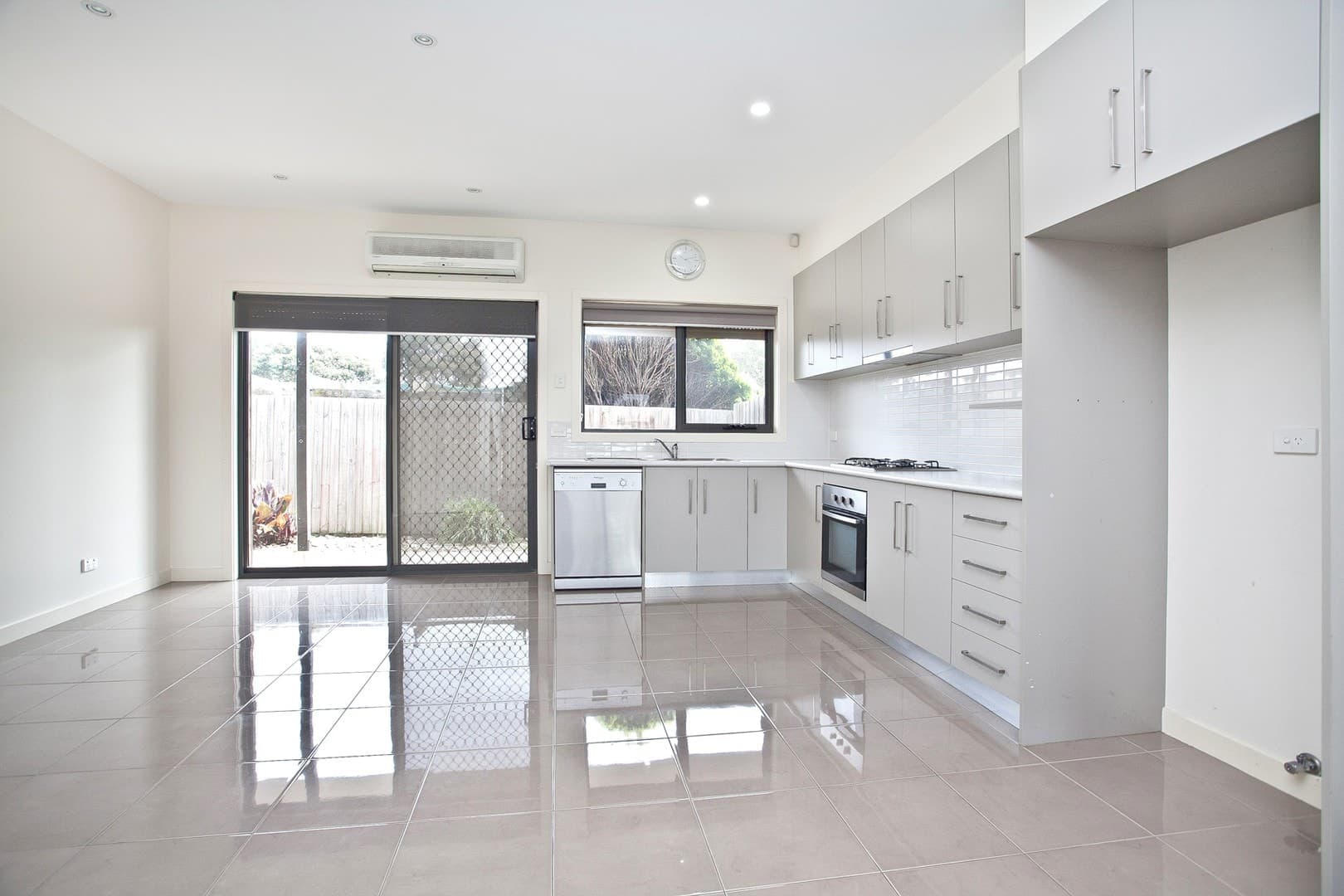 2/8 Damte Place, St Albans, VIC 3021, St Albans - Thumbnail 2