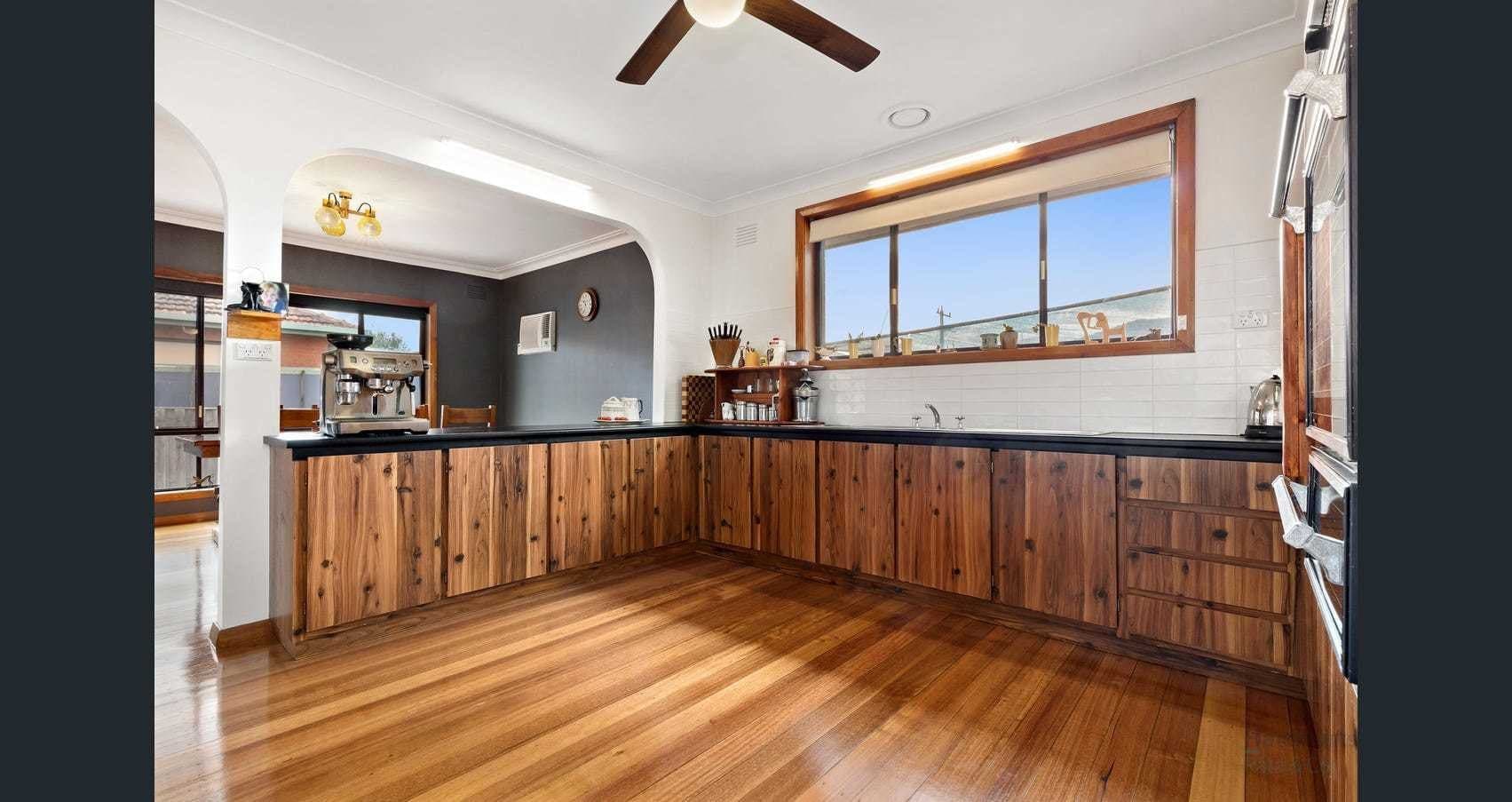 16 Sherwood Drive, Thomastown, VIC 3074, Thomastown - Thumbnail 2