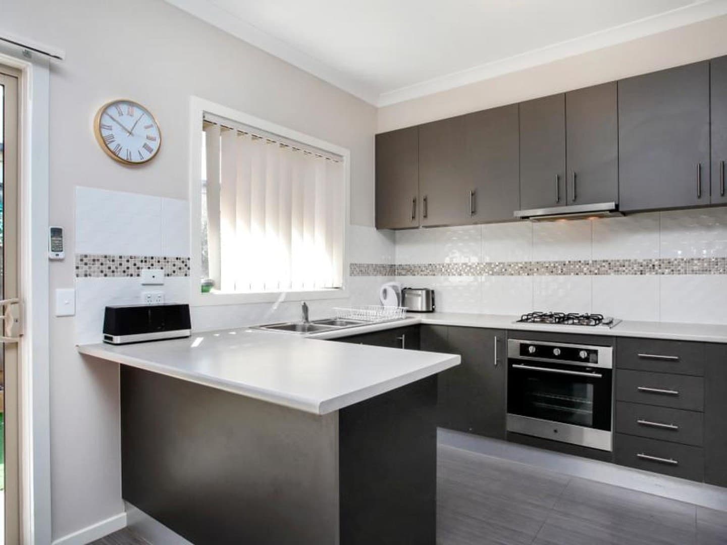 2/13 Bronton Close, Kurunjang, VIC 3337, Kurunjang - Thumbnail 2