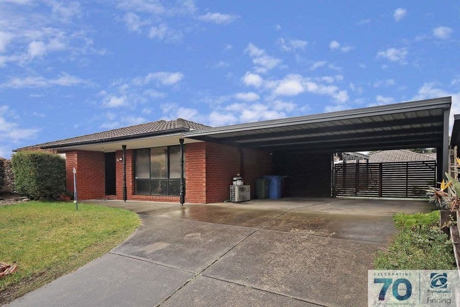 4 Knowing Close, Cranbourne West VIC 3977, Cranbourne West - Image 1