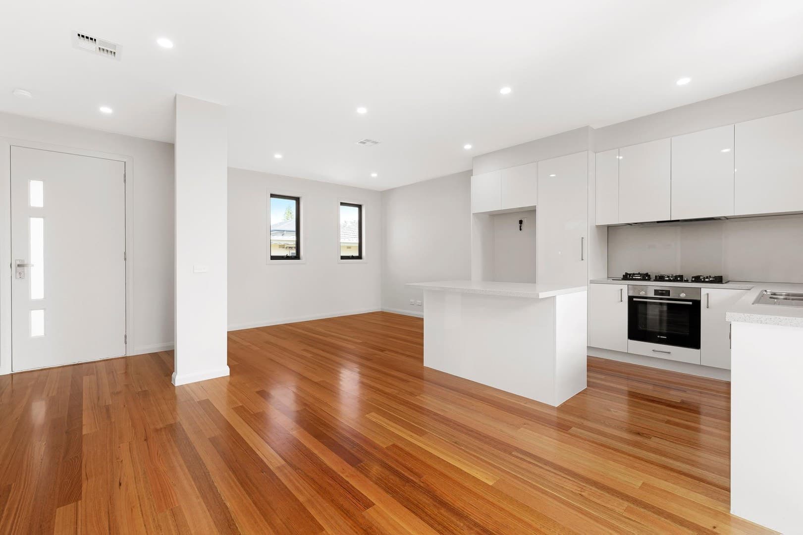 2/61 Renshaw Street, Doncaster East, VIC 3109, Doncaster East - Thumbnail 2