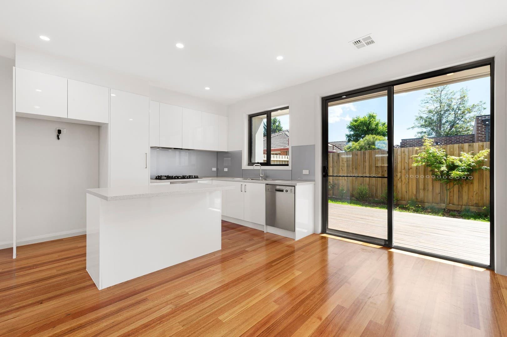 2/61 Renshaw Street, Doncaster East, VIC 3109, Doncaster East - Thumbnail 3