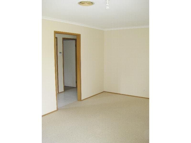 8 Warrawong Drive, Berwick, VIC 3806, Berwick - Thumbnail 3