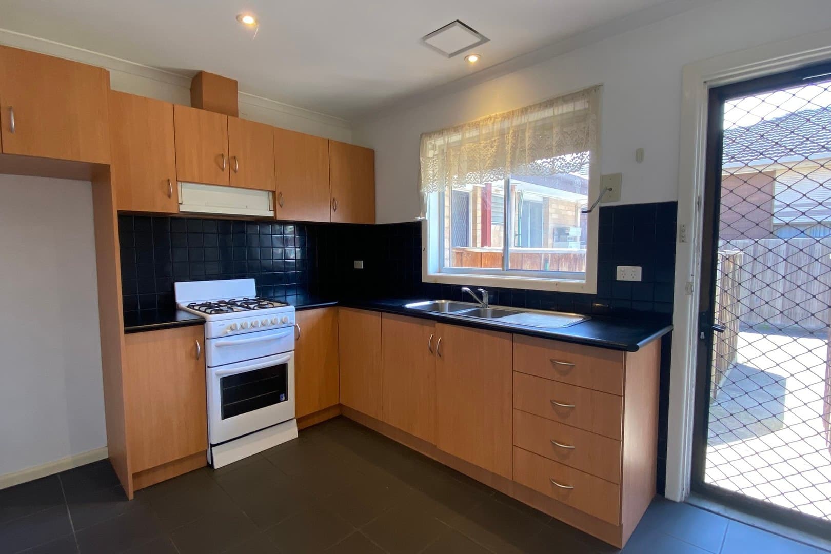 2/2 Ashley Street, Reservoir, VIC 3073, Reservoir - Thumbnail 5