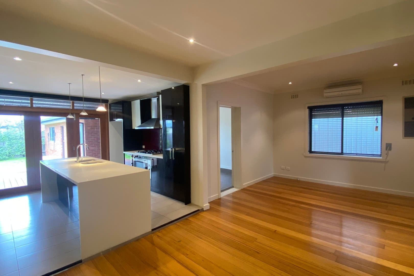 10 Vale Street, Reservoir, VIC 3073, Reservoir - Thumbnail 2