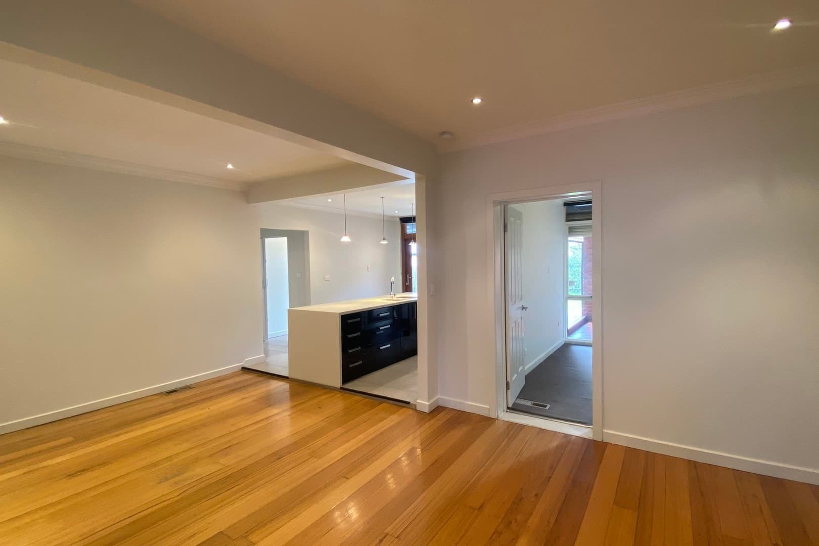 10 Vale Street, Reservoir, VIC 3073, Reservoir - Thumbnail 3
