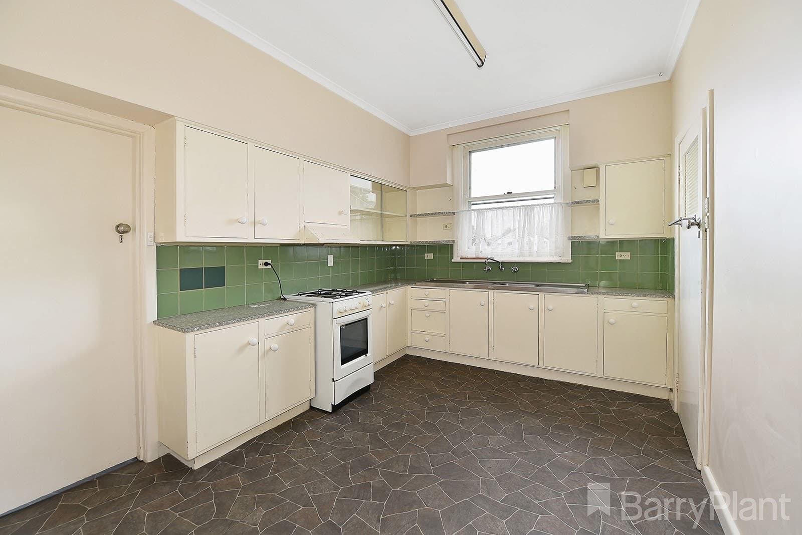 228 Rossmoyne Street, Thornbury, VIC 3071, Thornbury - Thumbnail 2