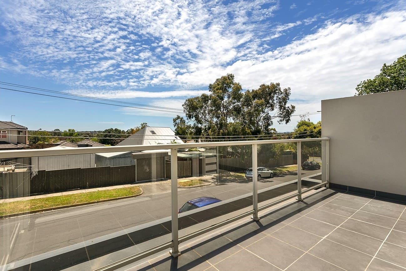 2D Kyneton Avenue, Reservoir, VIC 3073, Reservoir - Thumbnail 2