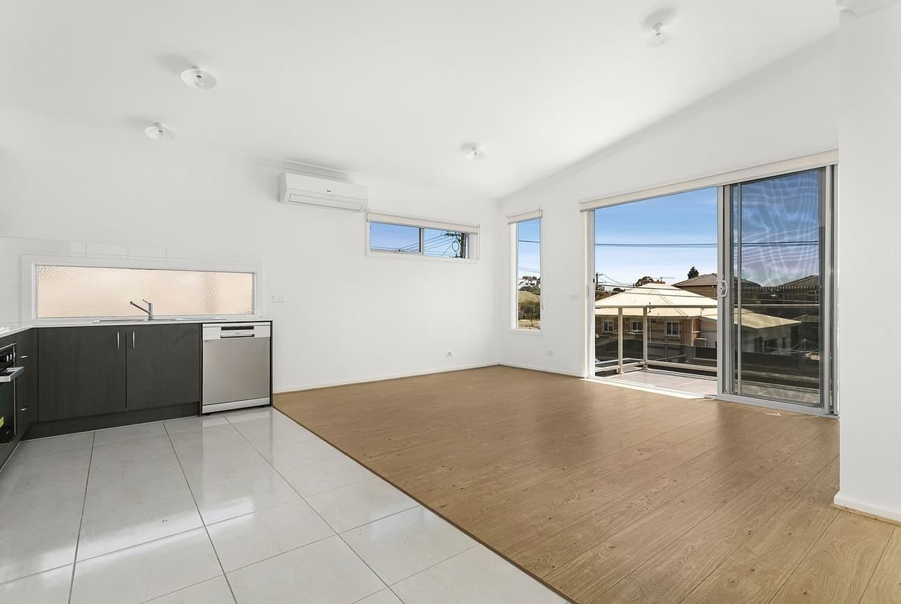 2D Kyneton Avenue, Reservoir, VIC 3073, Reservoir - Thumbnail 3