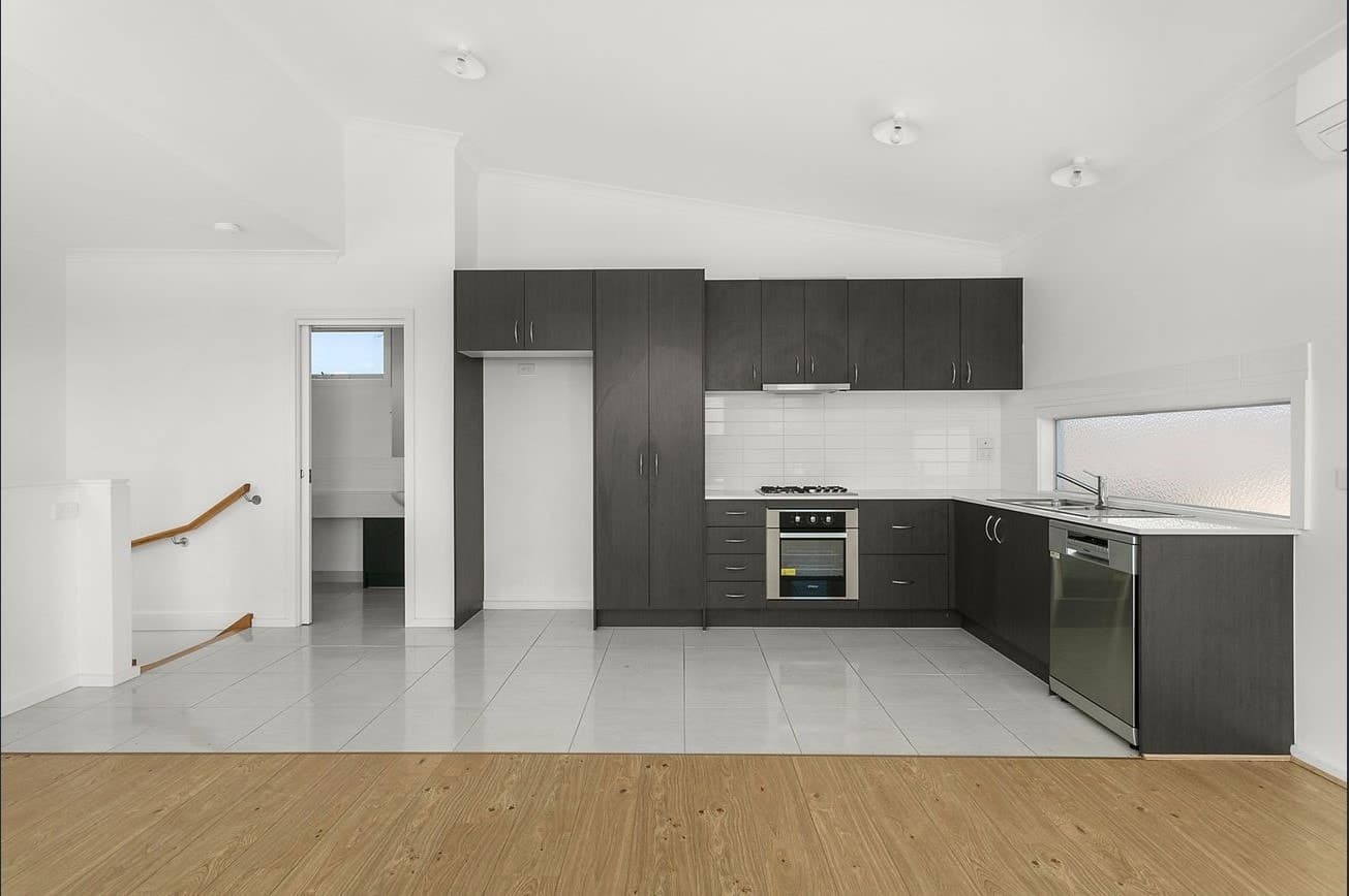 2D Kyneton Avenue, Reservoir, VIC 3073, Reservoir - Thumbnail 4