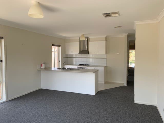132 Laurimar Boulevard, Doreen, VIC 3754, Doreen - Thumbnail 2