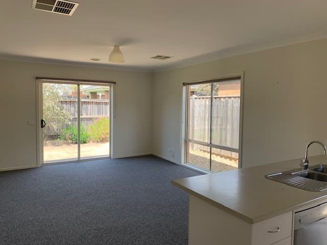 132 Laurimar Boulevard, Doreen, VIC 3754, Doreen - Thumbnail 4