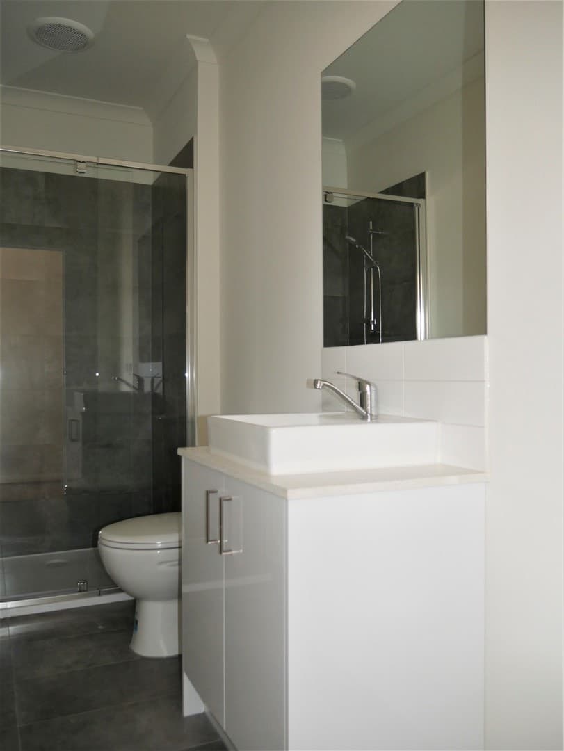 8/6 McKay Place, Melton South, VIC 3338, Melton South - Thumbnail 4