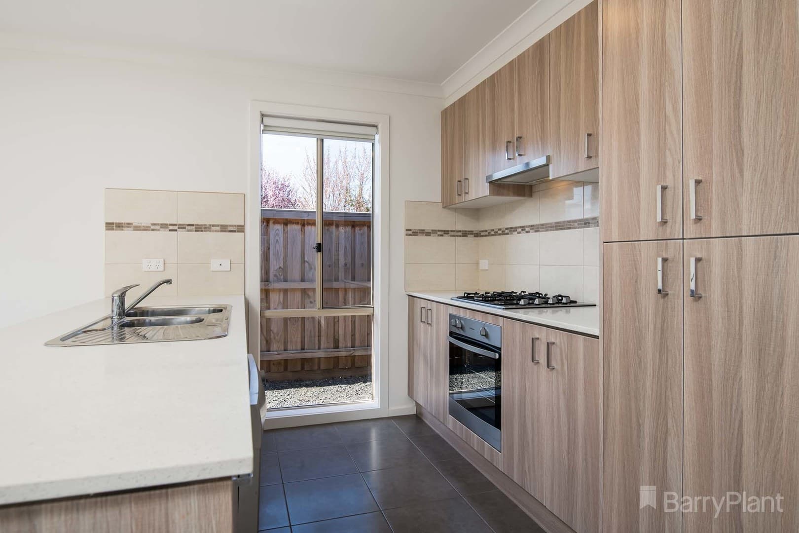 2 Trinidad Walk, Pakenham, VIC 3810, Pakenham - Thumbnail 8