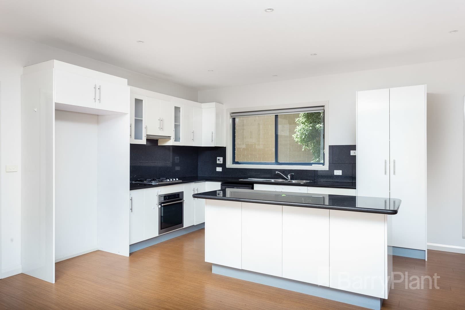 6 McCulloch Walk, Point Cook, VIC 3030, Point Cook - Thumbnail 2