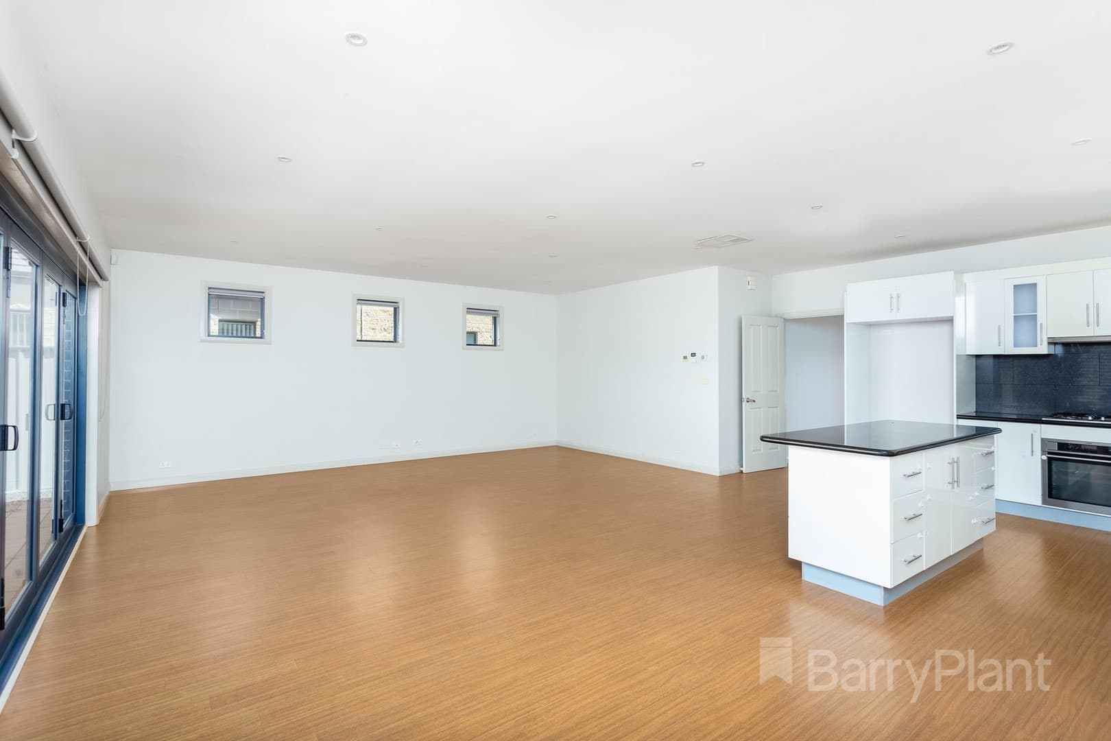 6 McCulloch Walk, Point Cook, VIC 3030, Point Cook - Thumbnail 3