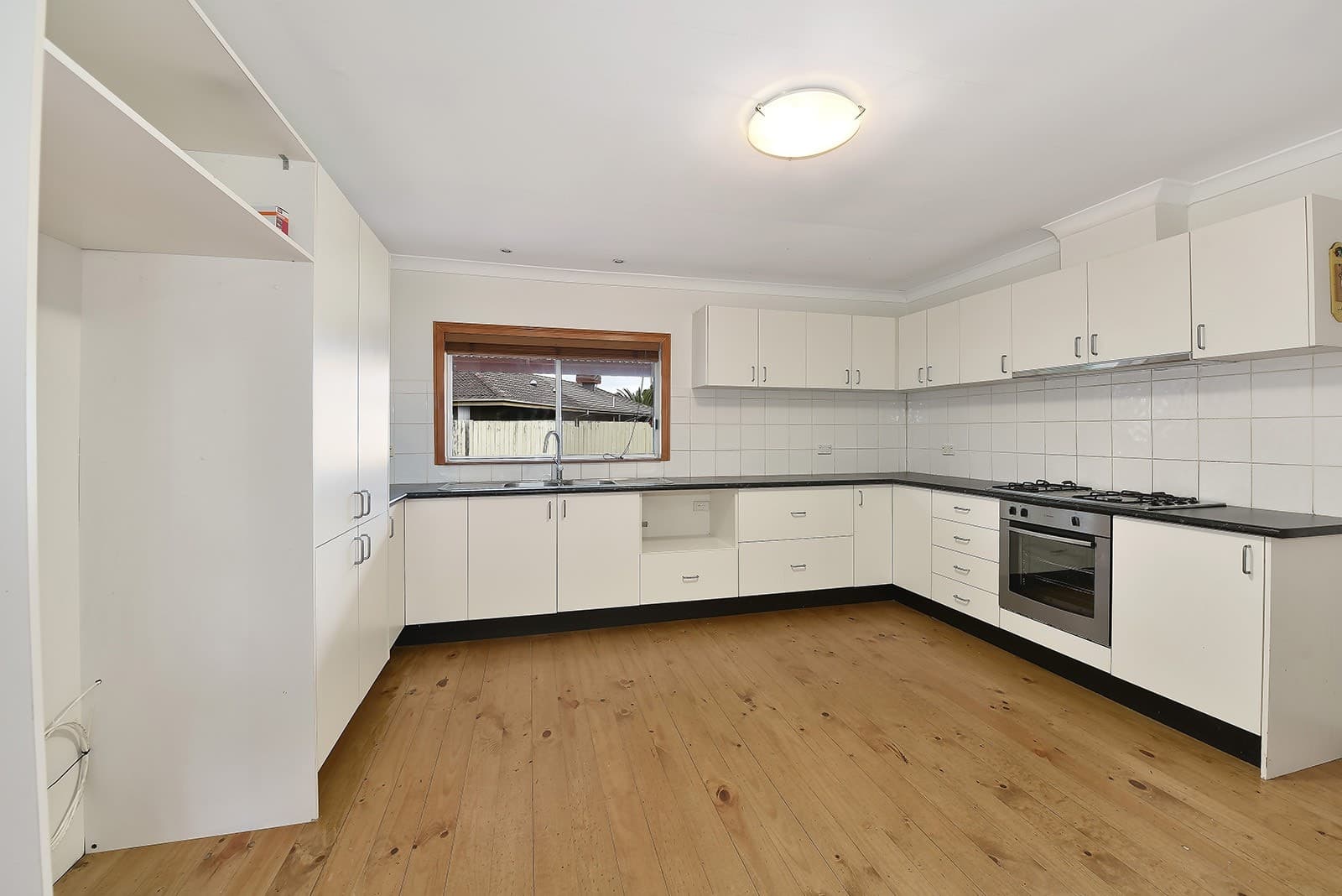 118 Carrick Drive, Gladstone Park, VIC 3043, Gladstone Park - Thumbnail 3