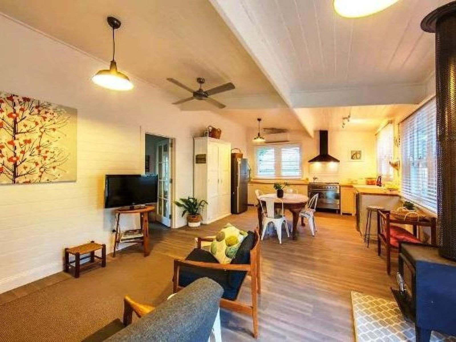 6 Loch Street, Beechworth VIC 3747, Beechworth - Thumbnail 4