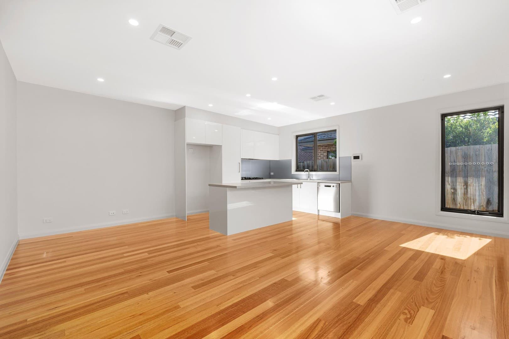 3/61 Renshaw Street, Doncaster East, VIC 3109, Doncaster East - Thumbnail 3