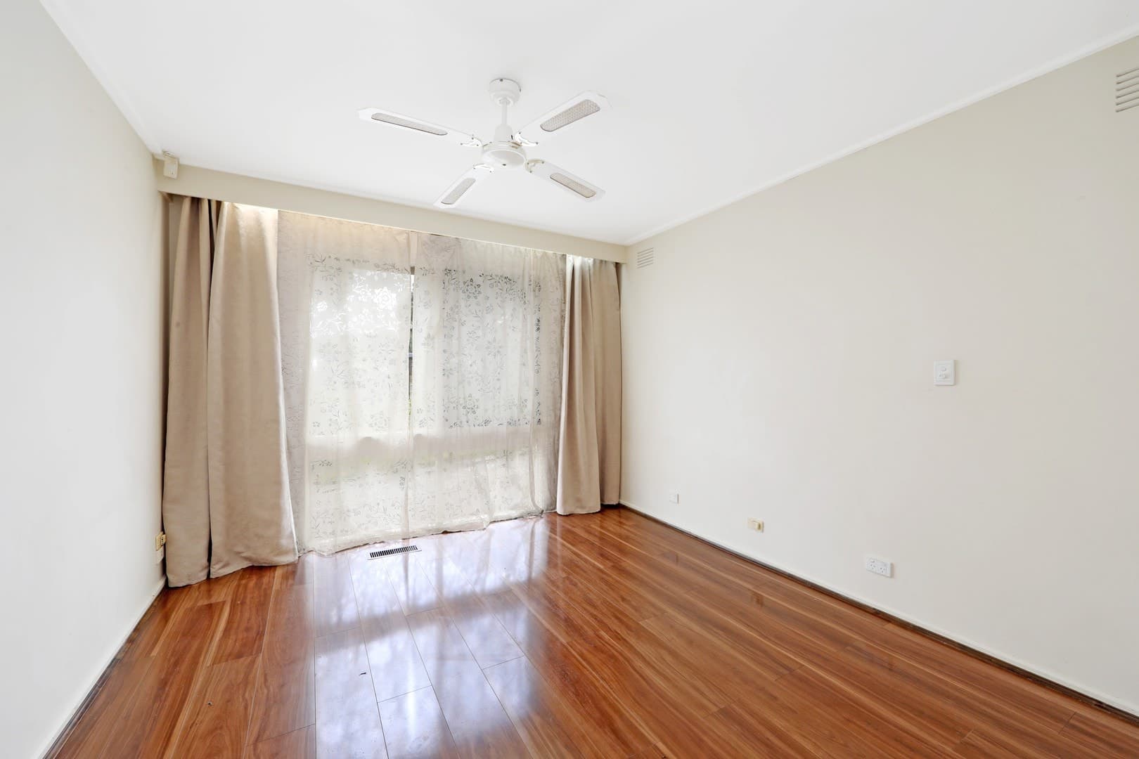 118 Outlook  Drive, Dandenong North, VIC 3175, Dandenong North - Thumbnail 2
