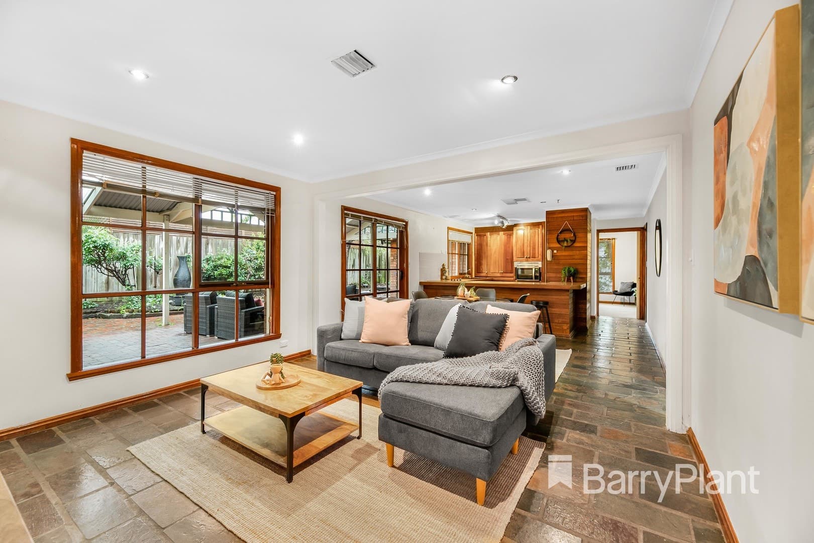 10 Endeavour Place, Wantirna South, VIC 3152, Wantirna South - Thumbnail 2