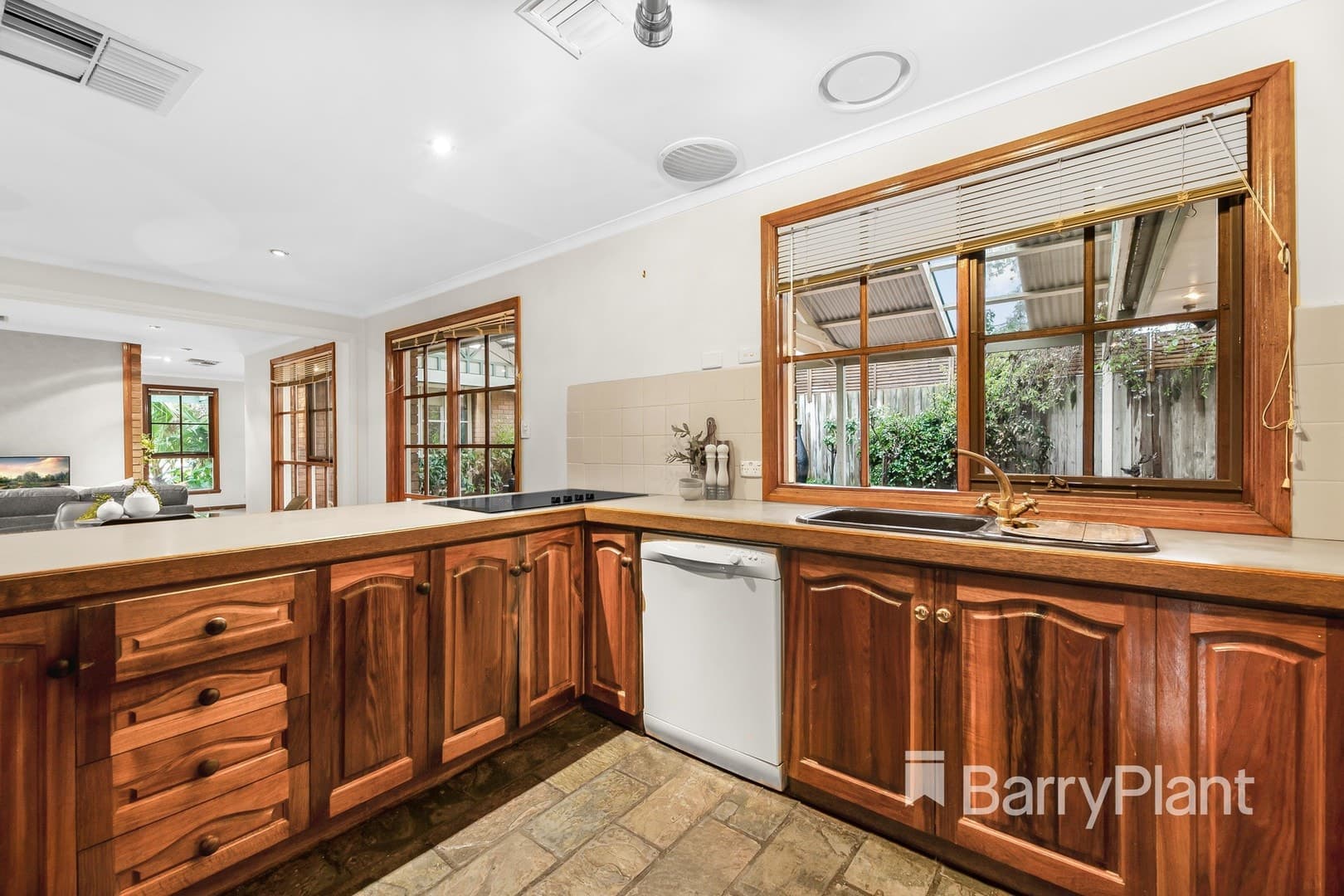 10 Endeavour Place, Wantirna South, VIC 3152, Wantirna South - Thumbnail 3