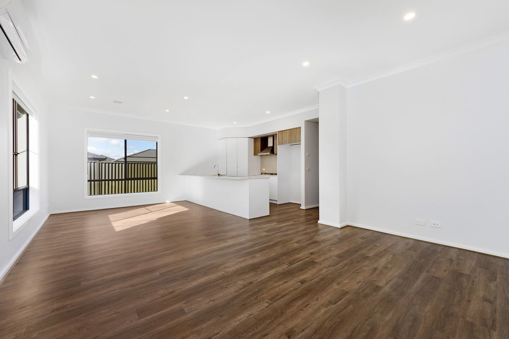 37 Creekwood Way, Cobblebank, VIC 3338, Cobblebank - Thumbnail 3
