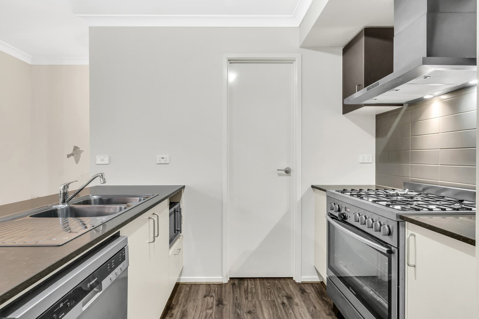 14 Falstone Circuit, Mickleham, VIC 3064, Mickleham - Thumbnail 5