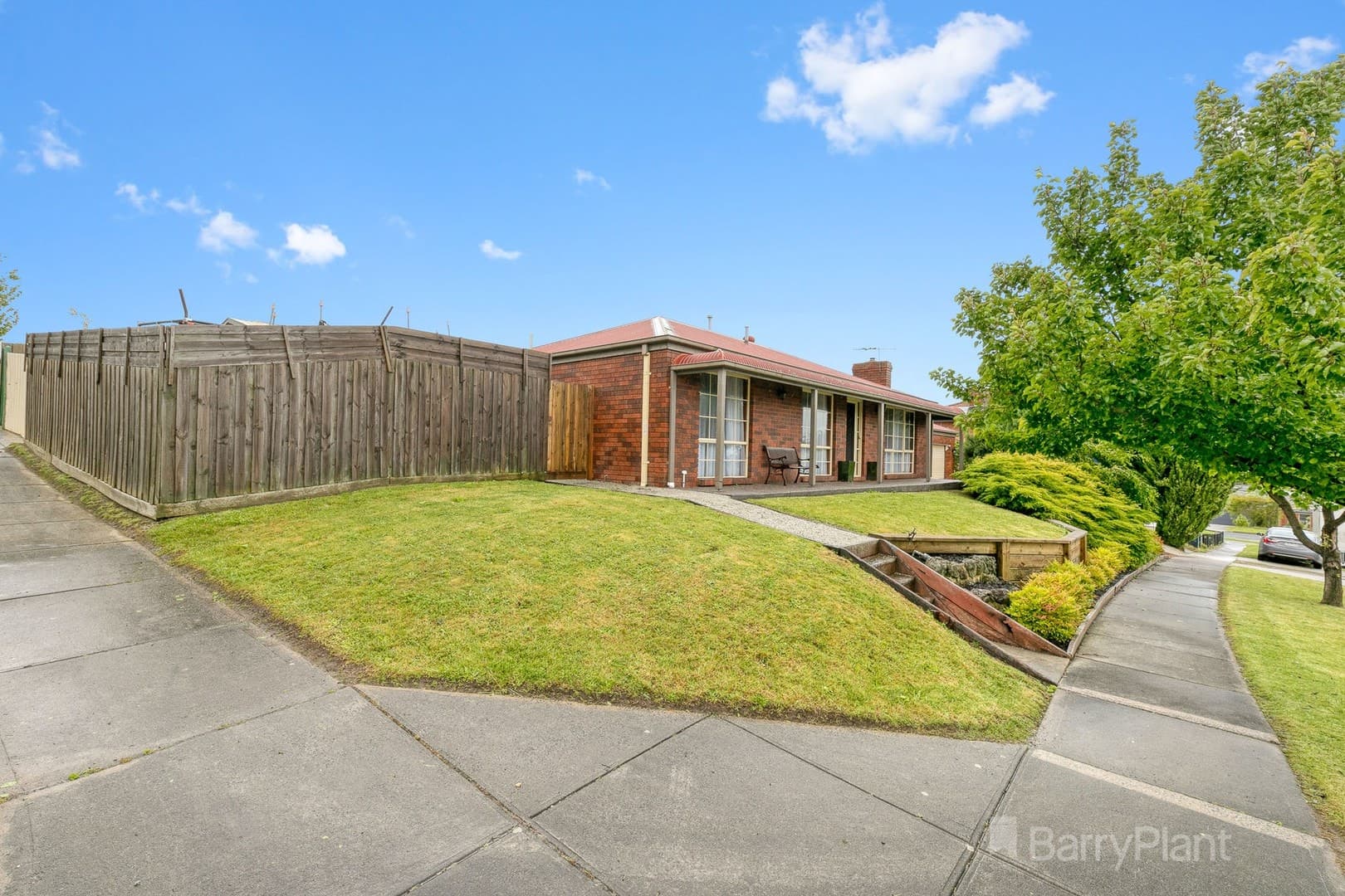 10 McInnes Court, Pakenham, VIC 3810, Pakenham - Thumbnail 2