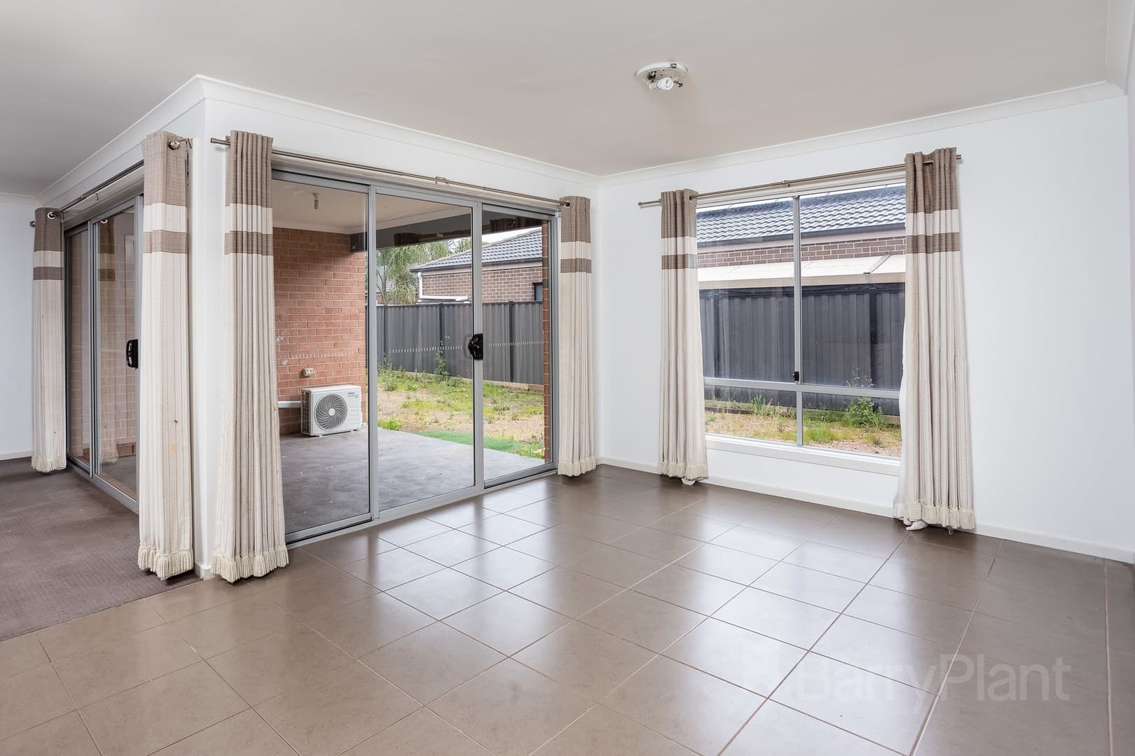 16 Tamar Avenue, Point Cook, VIC 3030, Point Cook - Thumbnail 5