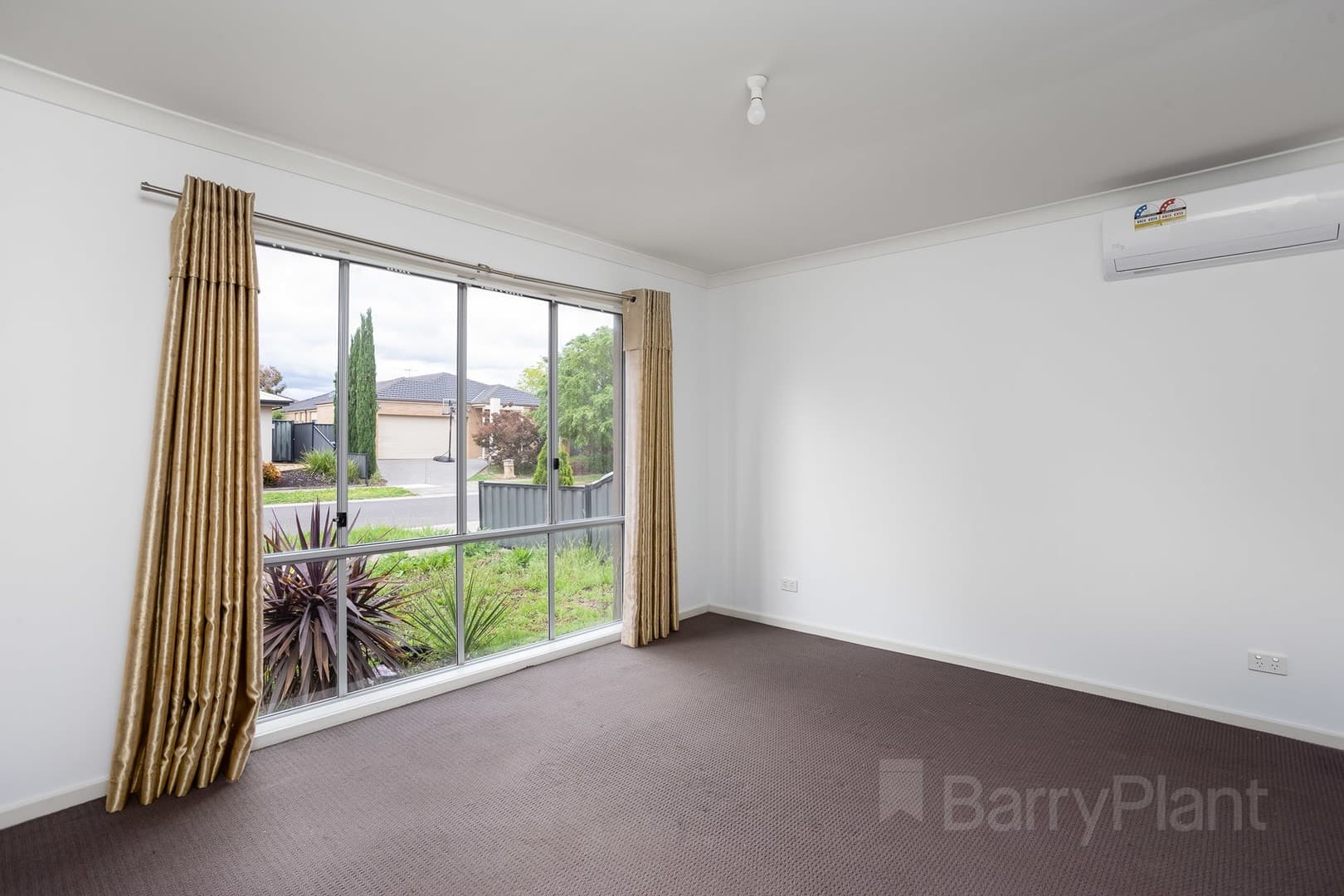 16 Tamar Avenue, Point Cook, VIC 3030, Point Cook - Thumbnail 6