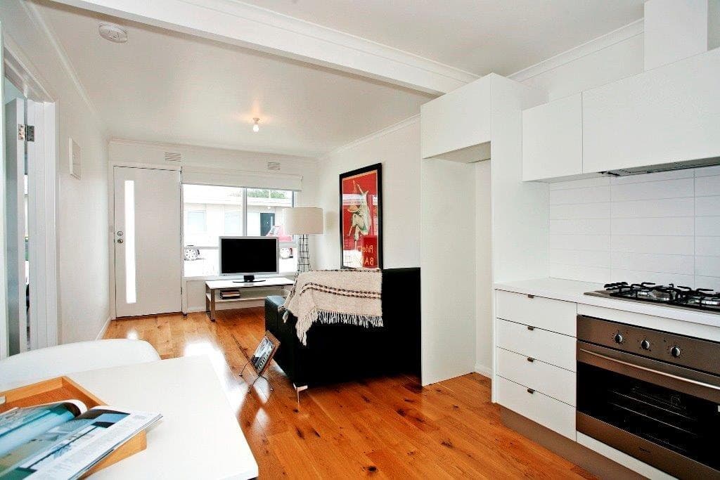 8/6-8 Stafford Street, Herne Hill, VIC 3218, Herne Hill - Thumbnail 2